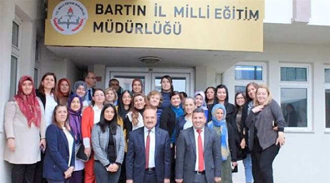 "Başı açık öğrencileri görünce sinirleniyorum"