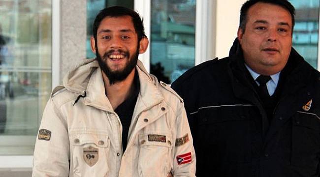 Gülerek poz veren cinayet sanığına iyi hal indirimiyle 25 yıl hapis