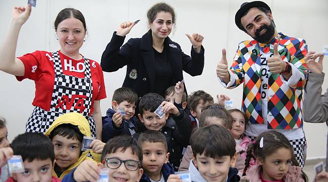 Haydi çocuklar tiyatroya!