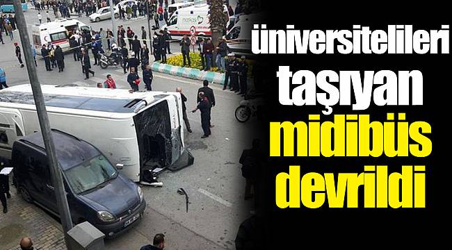 Üniversitelileri taşıyan midibüs devrildi
