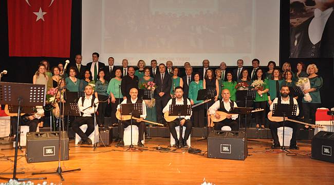 ADLİYE KORİDORLARINDAN SAHNEYE