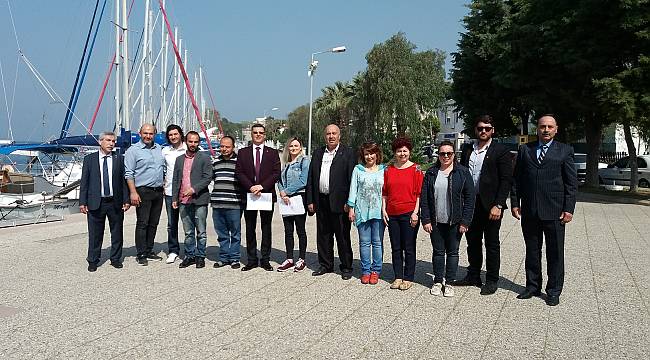 AK Parti Foça İlçe Teşkilatı mazbatasını aldı