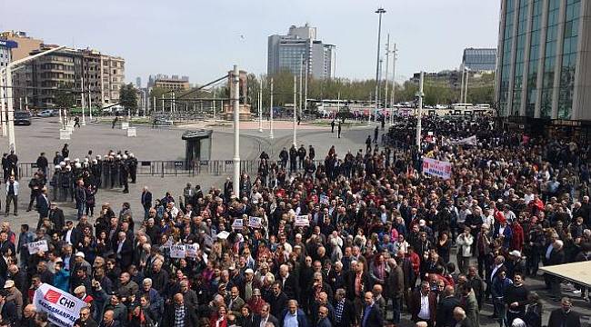 CHP'nin 'OHAL değil demokrasi istiyoruz' eylemi öncesi Taksim Meydanı kapatıldı
