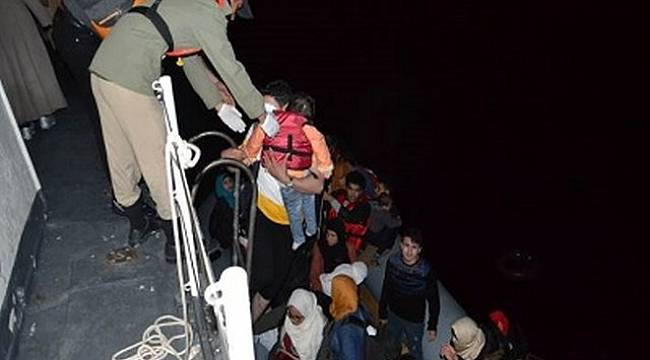Foça'da Aslan Burnu Önlerinde 176 Göçmen Yakalandı