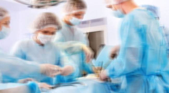 İlk tüm cinsel organ nakli gerçekleştirildi