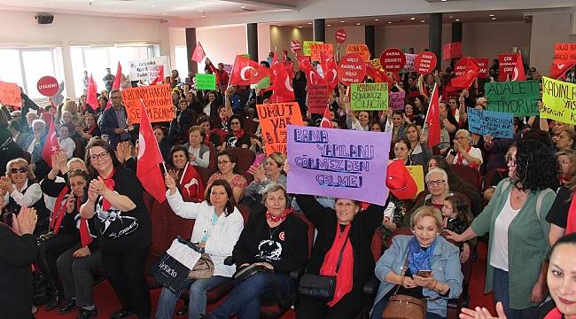 KAHRAMAN’A BİR PROTESTODA KARŞIYAKALI KADINLARDAN!