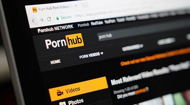 Pornhub'ın yıldızları sokak sokak gezip kripto para dağıttı