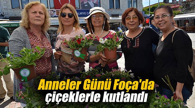 Anneler Günü Foça'da çiçeklerle kutlandı