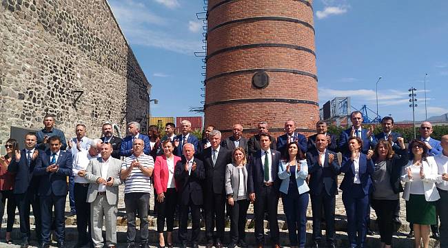 CHP İzmir&#039;de adaylar tanıtıldı