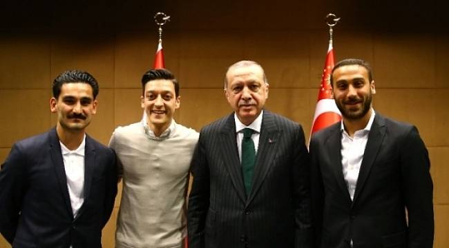 Cumhurbaşkanı Erdoğan, Cenk Tosun, Mesut Özil ve İlkay Gündoğan ile bir araya geldi