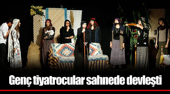 Genç tiyatrocular sahnede devleşti