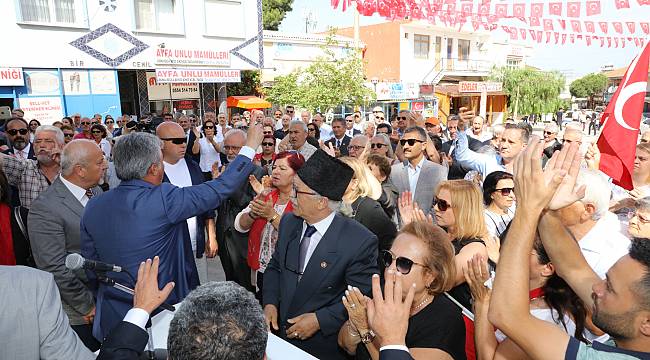 Güzelbahçe’de çelenk  sunma töreninde olay