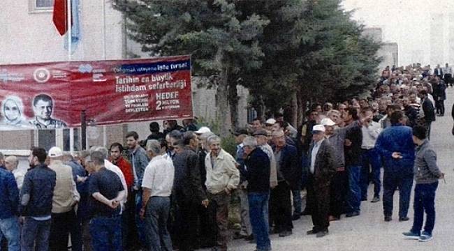 İşsizlikte 'şahlanış'; 'Tarihin en büyük istihdam seferberliği' pankartı altında 6 aylık işe başvuru kuyruğu!