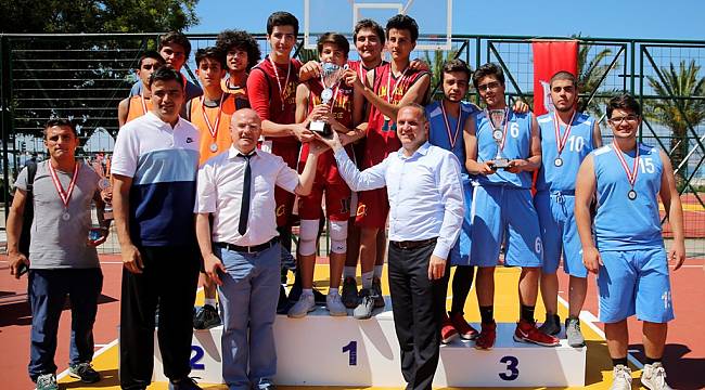 Kupalar Ata’ya hediye edildi