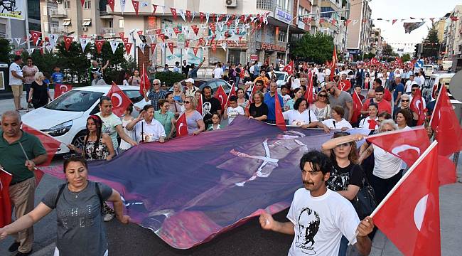 Narlıdere’de Muhteşem Demokrasi korteji ve türkü şöleni