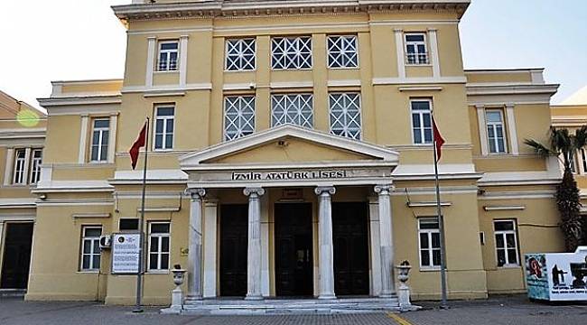 Okul müdürü ‘İzmir Marşı’ndan rahatsız oldu