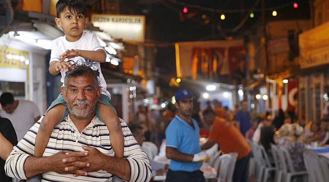 Roman mahallesinde ‘bereket sofrası’ kuruldu