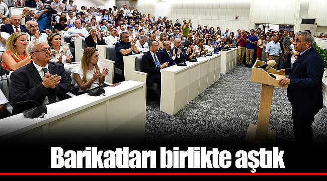 Barikatları birlikte aştık