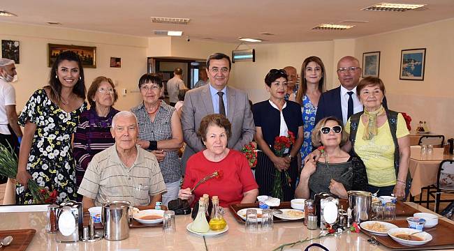 Başkan Batur Huzurevi ve şehit ailelerini ziyaret etti