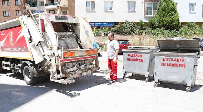 Bayraklı sokakları pırıl pırıl