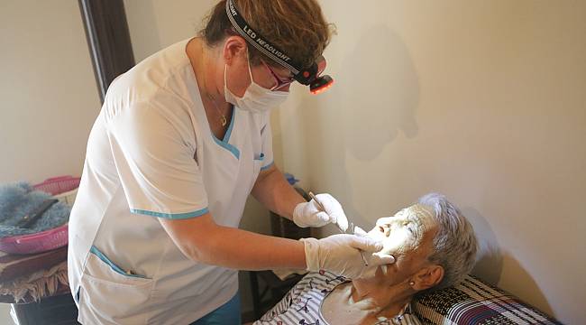 Bornova Belediyesi’nden ihtiyaçlı vatandaşlara diş tedavisi hizmeti