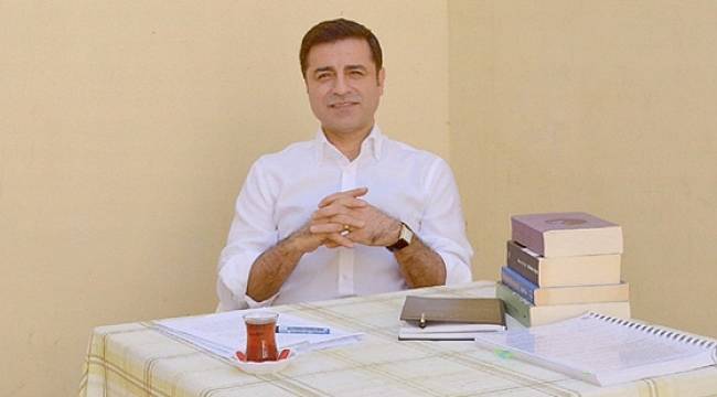 Demirtaş: Dünyanın en büyük hazinesinin sahibiyiz ama keke, simide talim etmemiz isteniyor