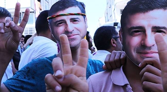 Demirtaş New York Times'a yazdı: Türkiye'de cumhurbaşkanlığı için yarışıyorum; hücremden...