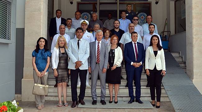 Foça’da resmi bayramlaşma