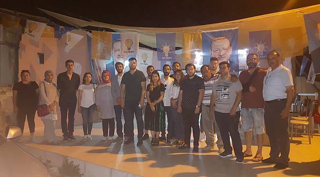 Foça Gençlik Kolları Gönül Sofrası iftar yemeği verdi