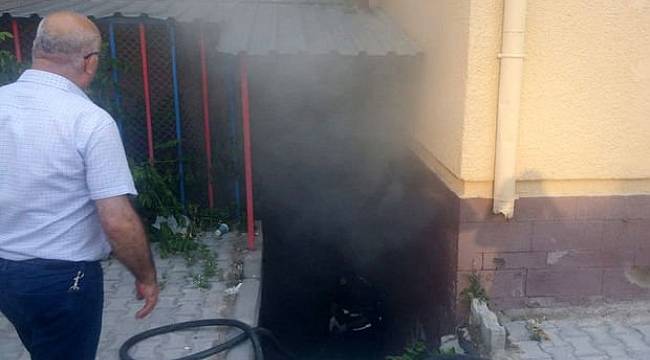 İl Seçim Kurulu'nun bulunduğu Niğde Adliyesi'nin bodrum katında yangın