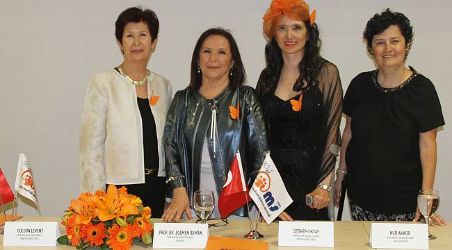 İzmir MS Derneği, Dünya Multipl Skleroz (MS) Günü’nde farkındalık için halkla bir aradaydı