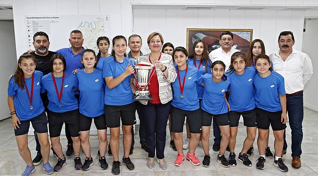 Kadın futbolunun lokomotifi Konak