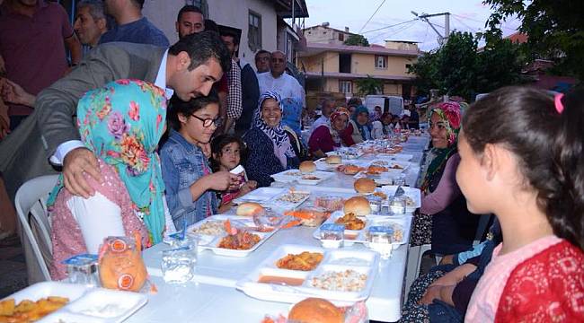 Kemalpaşa’da mahalle iftarları sürüyor
