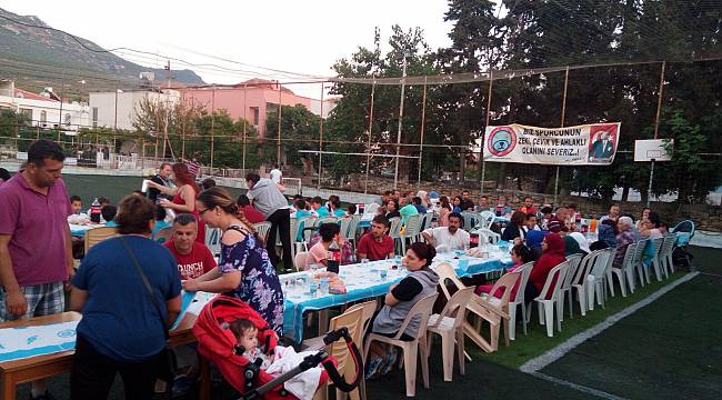 Yenifoça Gençlik Spor Kulübü, İftar Yemeği'nde Yenifoça'lılar ile bir araya geldi.