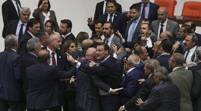 AK Partili Özalan: Buraya kavga etmeye, dövüşmeye gelmedik ama...