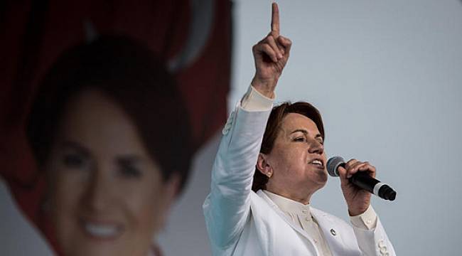 Akşener'i 'ikna turu'; partililer evine gidecek, 'Biz de seni çok sevdik be' şarkısını söyleyecekler