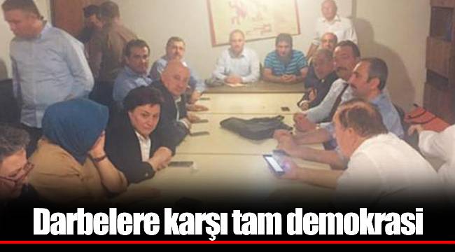 Darbelere karşı tam demokrasi