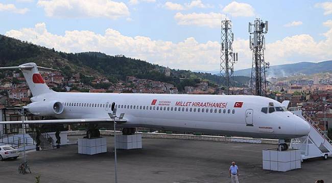 Eski Amerikan uçağı 'millet kıraathanesi' oldu