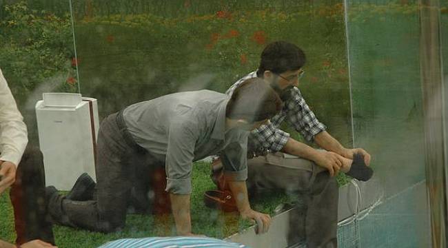 Heykelin kopan başı yerine kondu