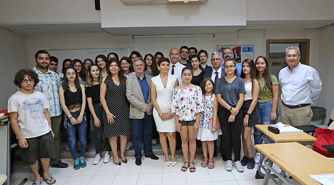 Karşıyakalı gençlere Fransızca eğitim