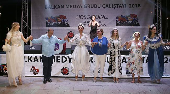 Konak’ta Balkan halayı
