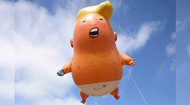 Londra'da Trump protestoları: 'Turuncu bebek' semalarda