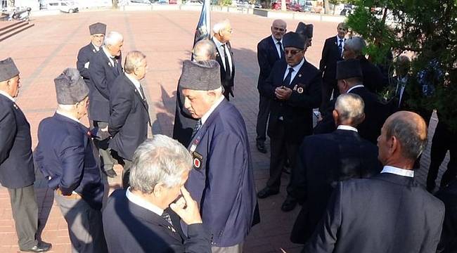 30 Ağustos'a damga vuran görüntü: Gazilerden helallik istendi