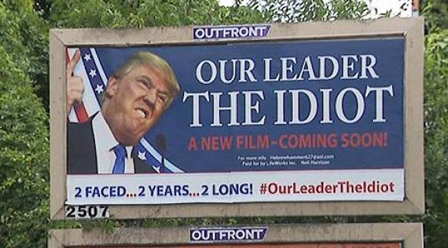 ABD'de bir billboard: Donald Trump, bizim salak liderimiz…