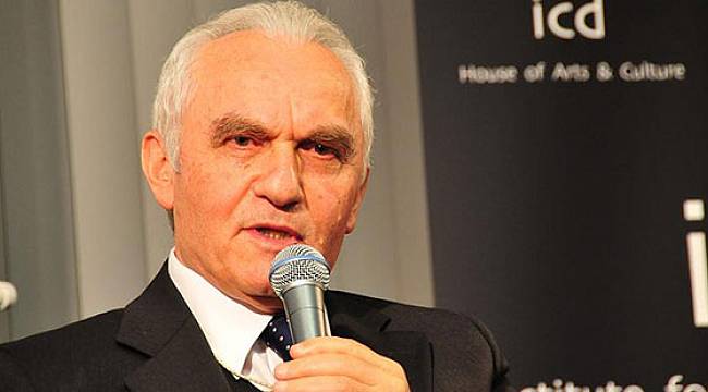AK Parti'nin ilk dışişleri bakanı Yakış: ABD ile krizde Ankara köşeye sıkıştı