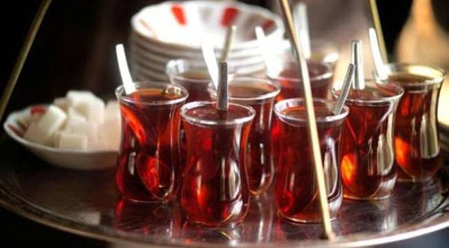 Başkan isyan etti: 18 liraya ince belli bardakta çay satanı ihbar edin