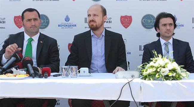 Bilal Erdoğan'ın yönetiminde olduğu Okçular Vakfı'nın başkanı, Erdoğan'ın yardımcısı oldu