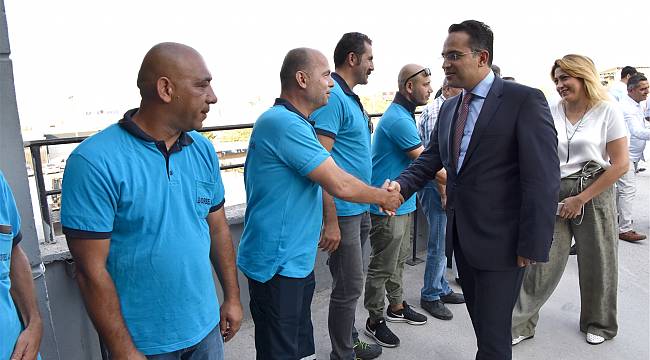 Bornova Belediye Başkanı  Olgun Atila, çalışanlarla bayramlaştı