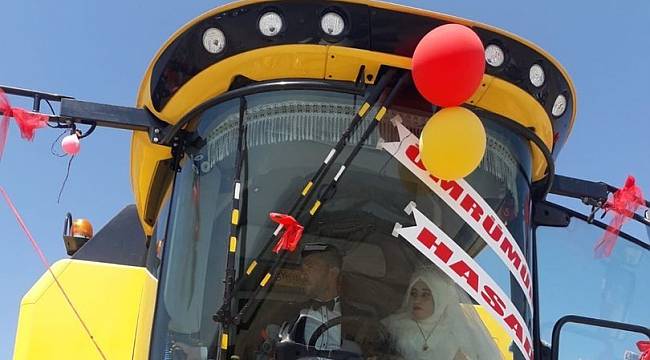 Çorumlu çift, biçerdöveri gelin arabası yaptı