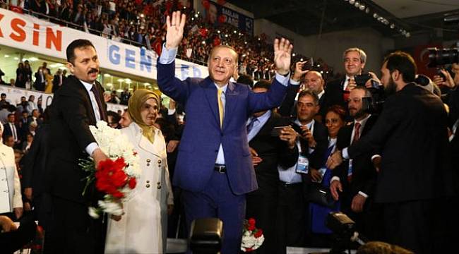 Cumhurbaşkanı Erdoğan bin 380 oyla yeniden AK Parti genel başkanı!